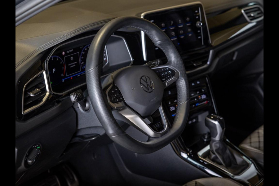 Volkswagen T-Roc 1.5 TSI R-Line Edition / 150pk / Stoel en stuur verwarming / Achteruitrij camera / Keyless /