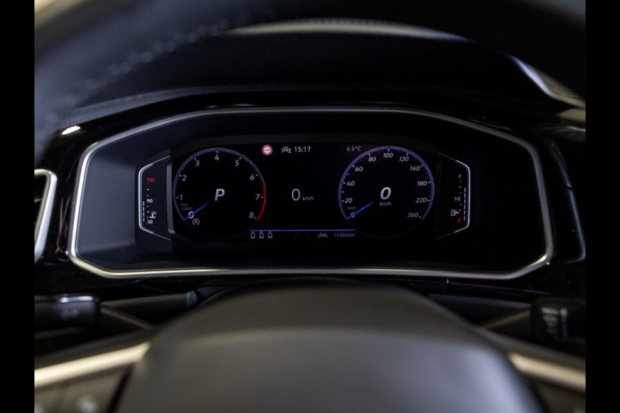 Volkswagen T-Roc 1.5 TSI R-Line Edition / 150pk / Stoel en stuur verwarming / Achteruitrij camera / Keyless /