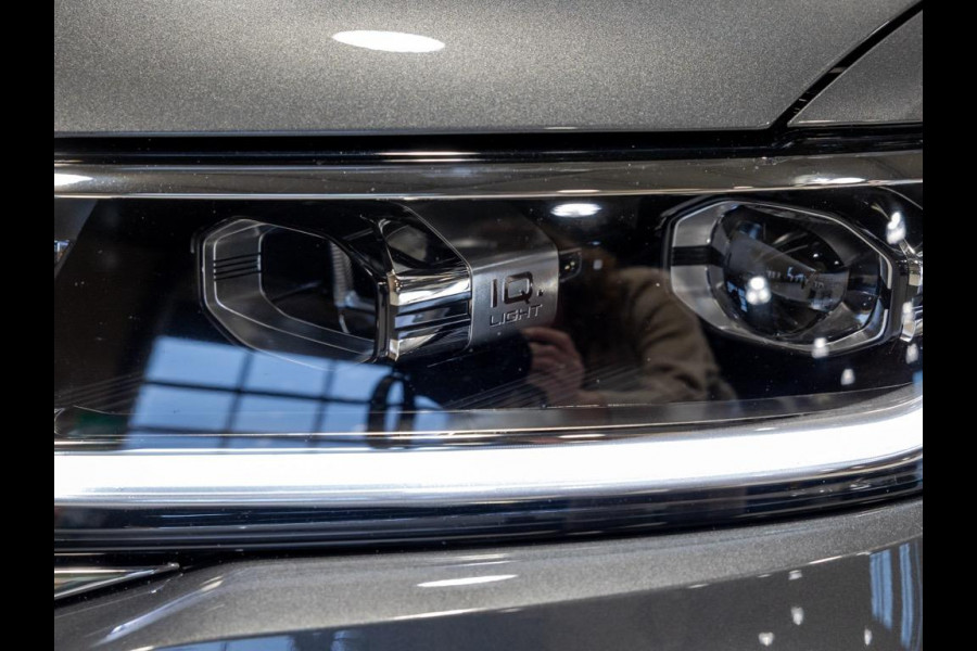 Volkswagen T-Roc 1.5 TSI R-Line Edition / 150pk / Stoel en stuur verwarming / Achteruitrij camera / Keyless /