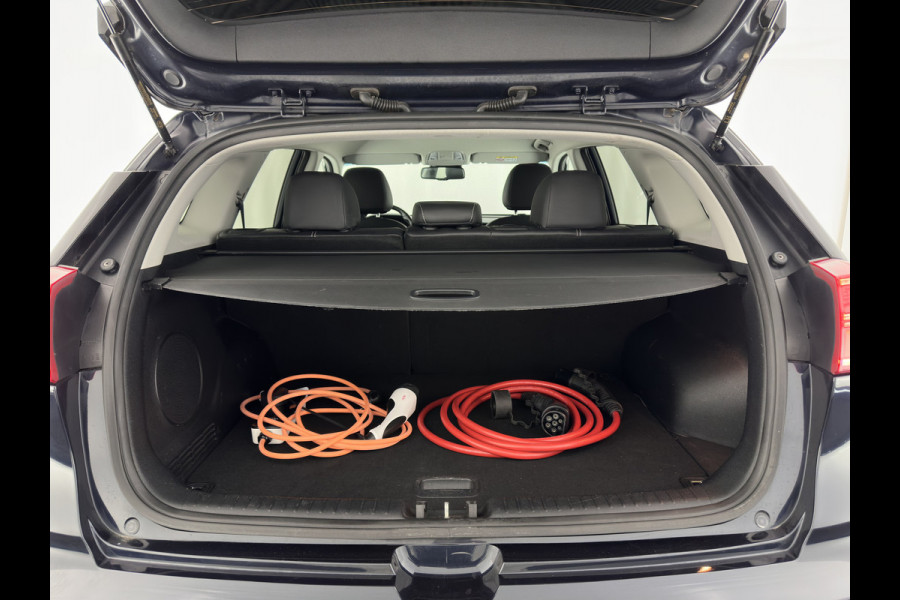 Kia e-Niro ExecutiveLine 64 kWh [ 3-Fase ] {SOH-100%} (INCL-BTW)  Aut.*HEATPUMP | LEATHER | FULL-LED | NAVI-FULLMAP | ADAPTIVE-CRUISE | CAMERA | MEMORY-PACK | LANE-ASSIST | KEYLESS | DIGI-COCKPIT | PRIVACY-GLASS | 17"ALU*