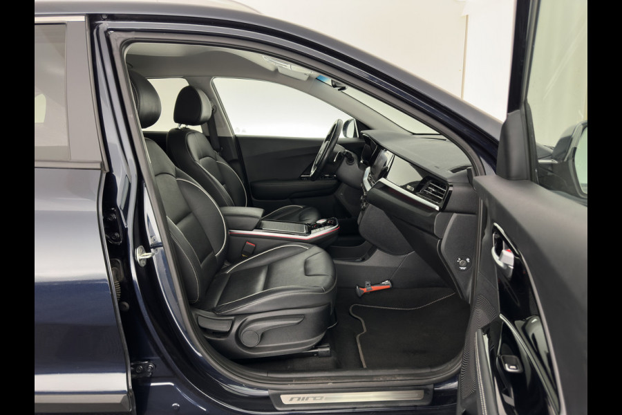Kia e-Niro ExecutiveLine 64 kWh [ 3-Fase ] {SOH-100%} (INCL-BTW)  Aut.*HEATPUMP | LEATHER | FULL-LED | NAVI-FULLMAP | ADAPTIVE-CRUISE | CAMERA | MEMORY-PACK | LANE-ASSIST | KEYLESS | DIGI-COCKPIT | PRIVACY-GLASS | 17"ALU*