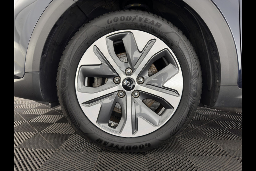 Kia e-Niro ExecutiveLine 64 kWh [ 3-Fase ] {SOH-100%} (INCL-BTW)  Aut.*HEATPUMP | LEATHER | FULL-LED | NAVI-FULLMAP | ADAPTIVE-CRUISE | CAMERA | MEMORY-PACK | LANE-ASSIST | KEYLESS | DIGI-COCKPIT | PRIVACY-GLASS | 17"ALU*