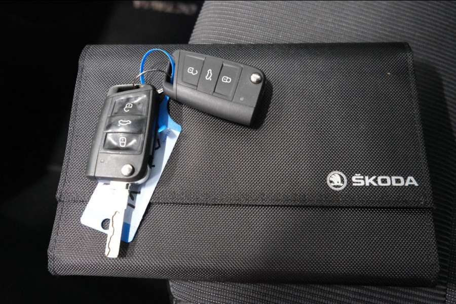 Škoda Octavia Combi 1.0 TSI Greentech Business Edition - N.A.P. Airco, Cruise, PDC, Navi, Trekhaak.