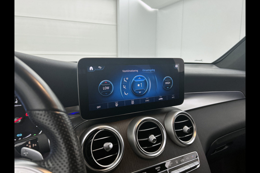 Mercedes-Benz GLC 300 e 4MATIC Business Solution AMG 5 spaaks lichtmetalen velgen | Navigatie | Parking support met camera achter | Night pack | Inclusief 24 maanden MB Certified garantie voor Europa.