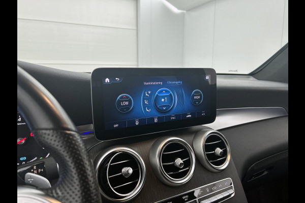 Mercedes-Benz GLC 300 e 4MATIC Business Solution AMG 5 spaaks lichtmetalen velgen | Navigatie | Parking support met camera achter | Night pack | Inclusief 24 maanden MB Certified garantie voor Europa.