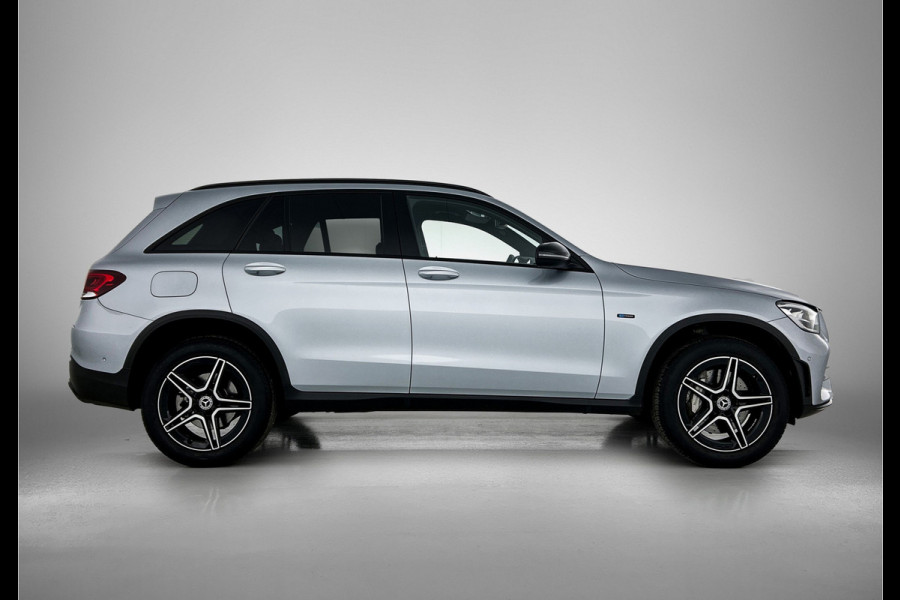 Mercedes-Benz GLC 300 e 4MATIC Business Solution AMG 5 spaaks lichtmetalen velgen | Navigatie | Parking support met camera achter | Night pack | Inclusief 24 maanden MB Certified garantie voor Europa.