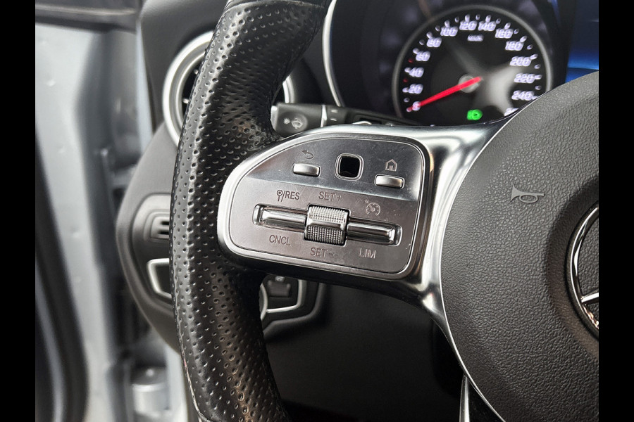 Mercedes-Benz GLC 300 e 4MATIC Business Solution AMG 5 spaaks lichtmetalen velgen | Navigatie | Parking support met camera achter | Night pack | Inclusief 24 maanden MB Certified garantie voor Europa.