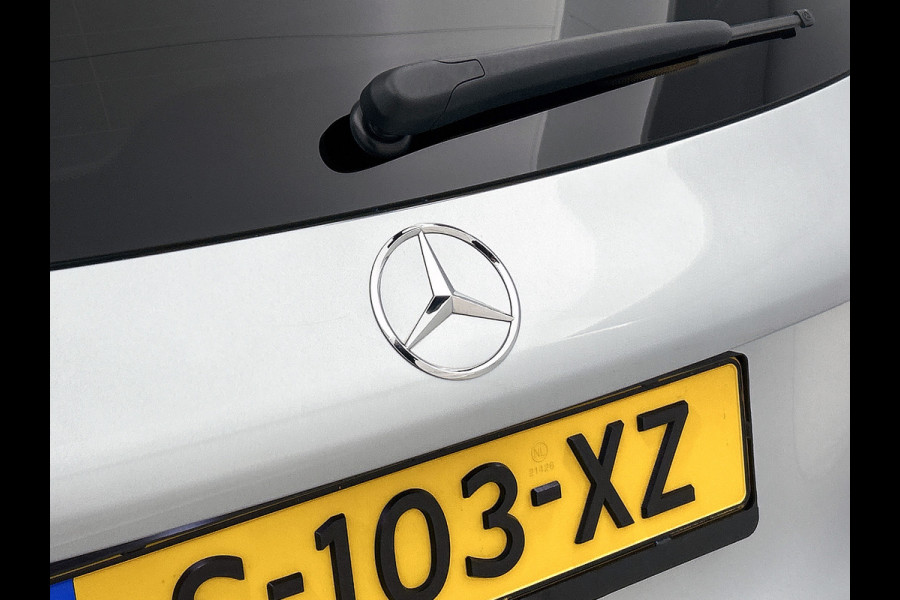 Mercedes-Benz GLC 300 e 4MATIC Business Solution AMG 5 spaaks lichtmetalen velgen | Navigatie | Parking support met camera achter | Night pack | Inclusief 24 maanden MB Certified garantie voor Europa.