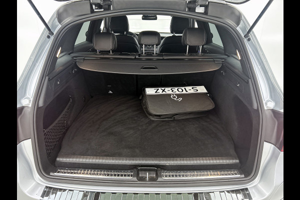 Mercedes-Benz GLC 300 e 4MATIC Business Solution AMG 5 spaaks lichtmetalen velgen | Navigatie | Parking support met camera achter | Night pack | Inclusief 24 maanden MB Certified garantie voor Europa.