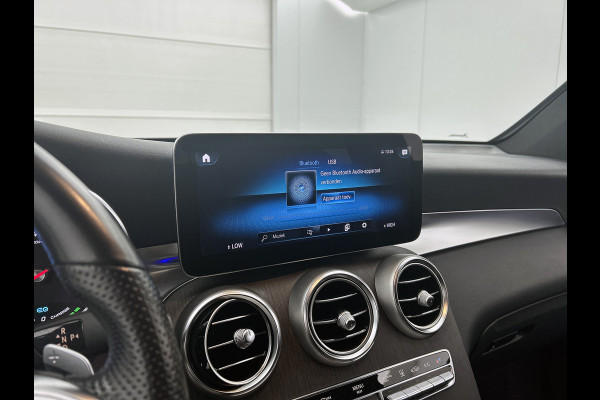 Mercedes-Benz GLC 300 e 4MATIC Business Solution AMG 5 spaaks lichtmetalen velgen | Navigatie | Parking support met camera achter | Night pack | Inclusief 24 maanden MB Certified garantie voor Europa.