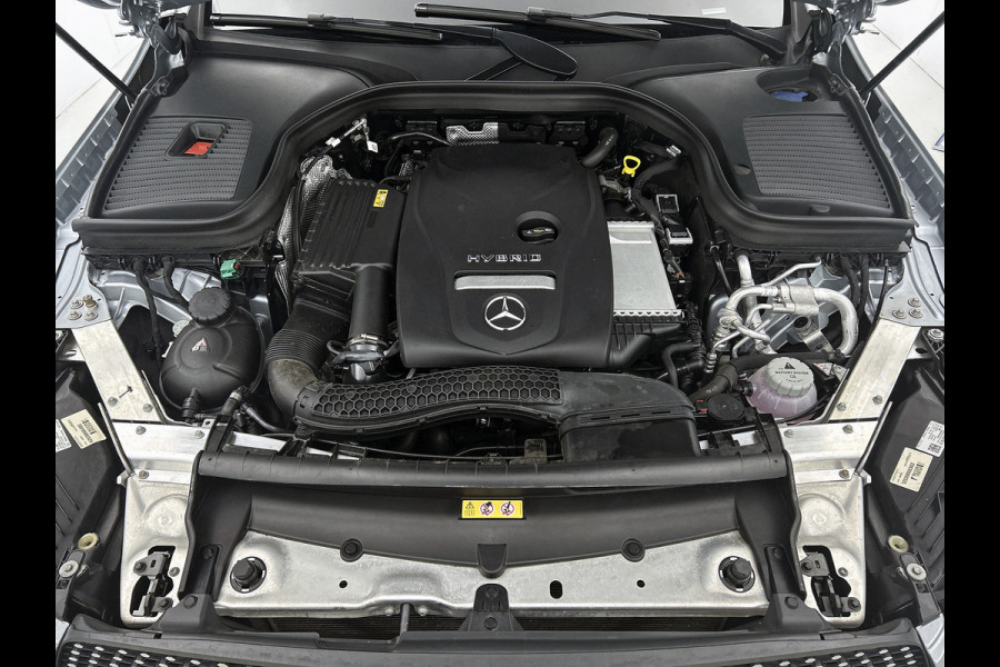 Mercedes-Benz GLC 300 e 4MATIC Business Solution AMG 5 spaaks lichtmetalen velgen | Navigatie | Parking support met camera achter | Night pack | Inclusief 24 maanden MB Certified garantie voor Europa.