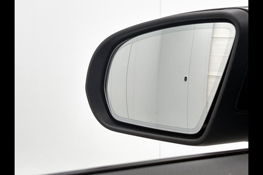 Mercedes-Benz GLC 300 e 4MATIC Business Solution AMG 5 spaaks lichtmetalen velgen | Navigatie | Parking support met camera achter | Night pack | Inclusief 24 maanden MB Certified garantie voor Europa.