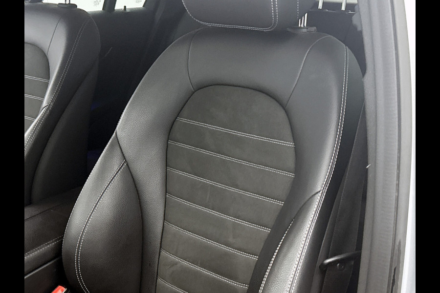 Mercedes-Benz GLC 300 e 4MATIC Business Solution AMG 5 spaaks lichtmetalen velgen | Navigatie | Parking support met camera achter | Night pack | Inclusief 24 maanden MB Certified garantie voor Europa.