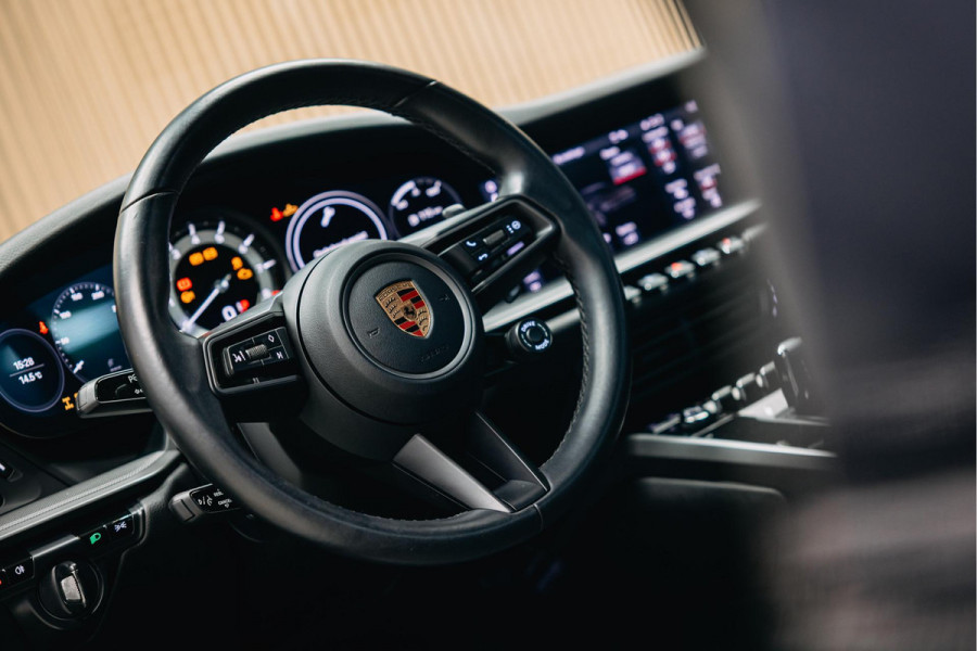 Porsche 911 3.0 Carrera 4 | Sport chrono | verwarmde en verkoelde sportstoelen | schuif-/kanteldak |