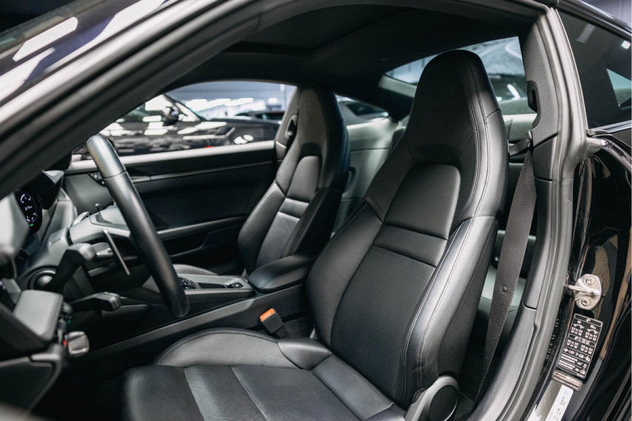 Porsche 911 3.0 Carrera 4 | Sport chrono | verwarmde en verkoelde sportstoelen | schuif-/kanteldak |