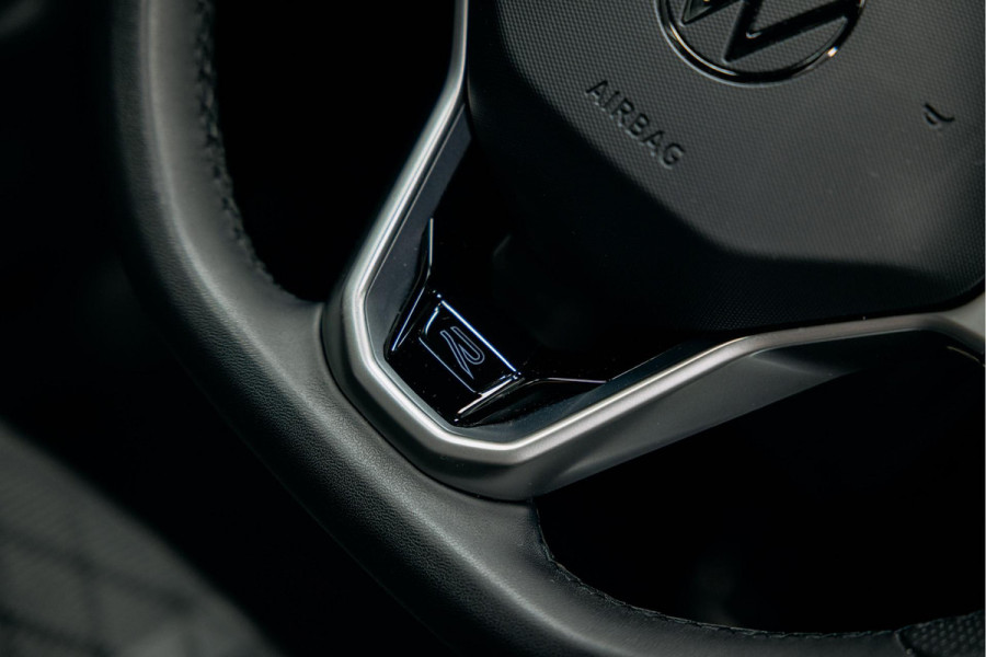 Volkswagen Passat R-Line Diesel | Trekhaak | Pano | Head-up | Stoelmassage |