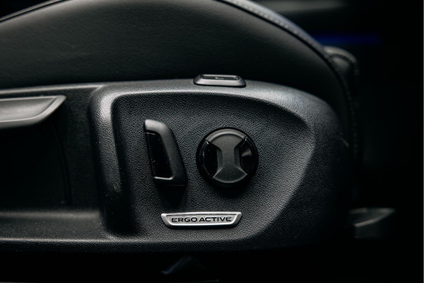 Volkswagen Passat R-Line Diesel | Trekhaak | Pano | Head-up | Stoelmassage |