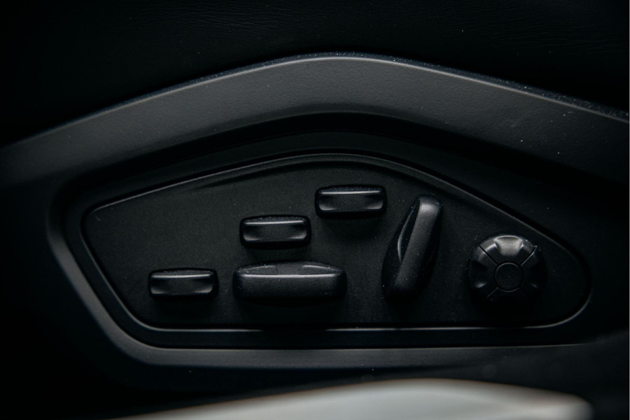 Porsche Taycan Performance 84 kWh | NL geleverd | Sport Chrono | Bose | Electric Sport Sound | Stoelverwarming |