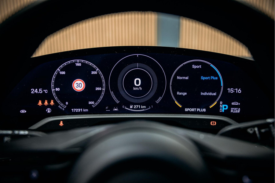 Porsche Taycan Performance 84 kWh | NL geleverd | Sport Chrono | Bose | Electric Sport Sound | Stoelverwarming |