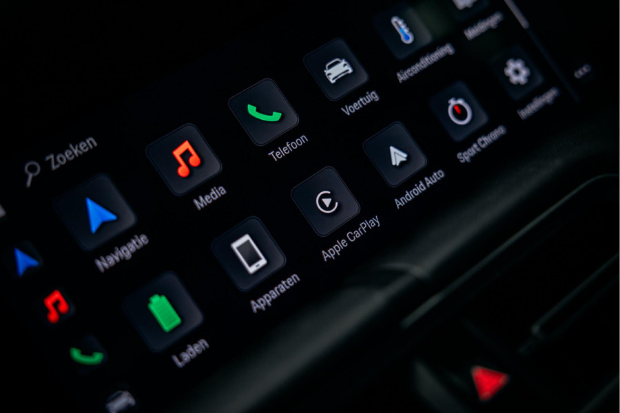 Porsche Taycan Performance 84 kWh | NL geleverd | Sport Chrono | Bose | Electric Sport Sound | Stoelverwarming |