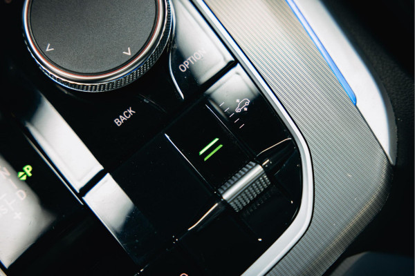 BMW X5 xDrive45e High Executive | Pano | Trekhaak | Luchtvering  | Stoelverwarming |