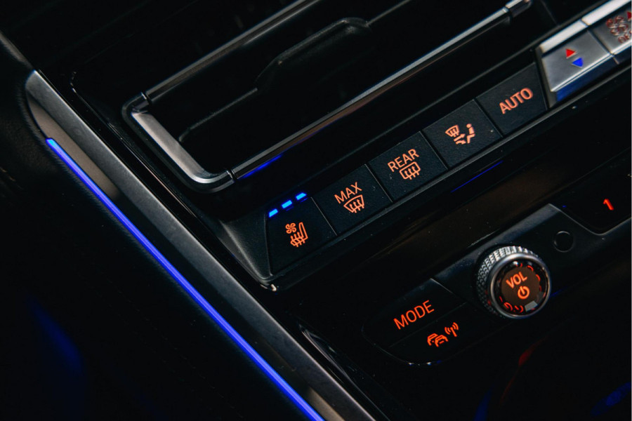 BMW 8 Serie M850i xDrive High Executive | Cabrio | Head-Up | 360 Camera | Bowers & Wilkins | Stuurverwarming |