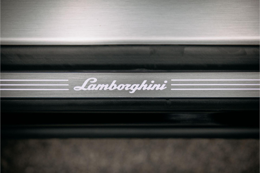 Lamborghini Urus 4.0 V8 S | Urus S | BTW | Akrapovic | Luchtvering | Geel stiksel pakket |