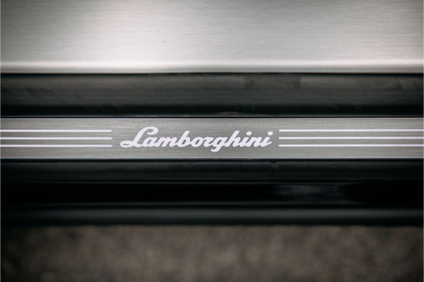 Lamborghini Urus 4.0 V8 S | Urus S | BTW | Akrapovic | Luchtvering | Geel stiksel pakket |