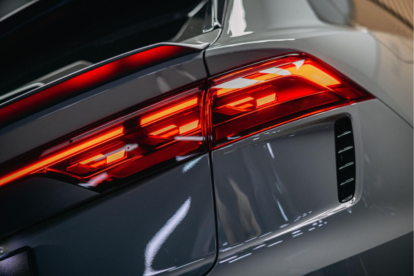 Audi RSQ8 Performance 4.0 TFSI RSQ8 quattro Performance Nieuwe Audi RSQ8 performance Urban Akarapovic Vossen 24 inch Full options Carbon, Nardo