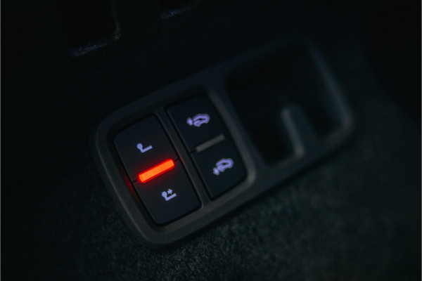 Audi RSQ8 Performance 4.0 TFSI RSQ8 quattro Performance Nieuwe Audi RSQ8 performance Urban Akarapovic Vossen 24 inch Full options Carbon, Nardo