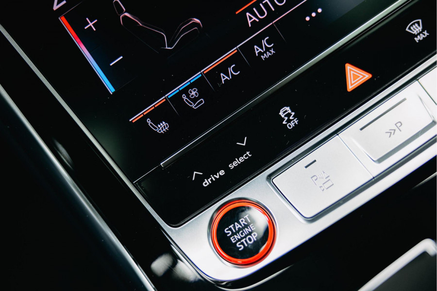 Audi RSQ8 Performance 4.0 TFSI RSQ8 quattro Performance Nieuwe Audi RSQ8 performance Urban Akarapovic Vossen 24 inch Full options Carbon, Nardo