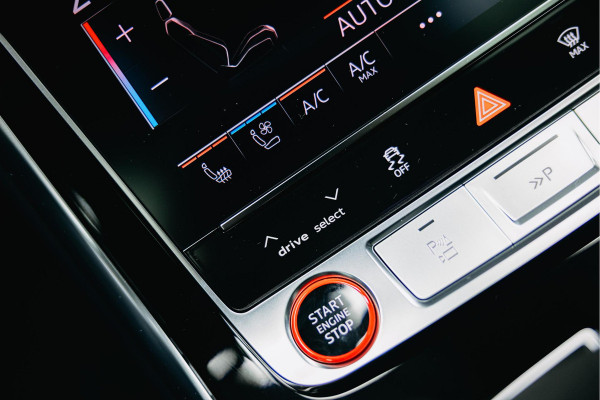 Audi RSQ8 Performance 4.0 TFSI RSQ8 quattro Performance Nieuwe Audi RSQ8 performance Urban Akarapovic Vossen 24 inch Full options Carbon, Nardo