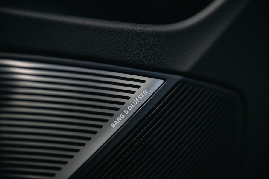 Audi RSQ8 Performance 4.0 TFSI RSQ8 quattro Performance Nieuwe Audi RSQ8 performance Urban Akarapovic Vossen 24 inch Full options Carbon, Nardo