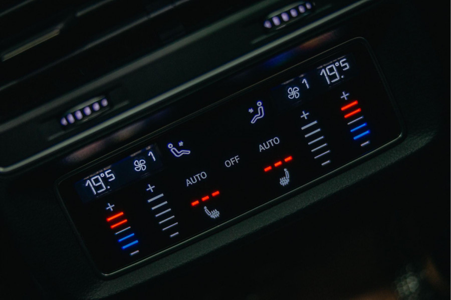 Audi RSQ8 4.0 TFSI quattro | B/ 3D | Carbon interieur en exterieur | Vossen | Rode Stiksels | Trekhaak |