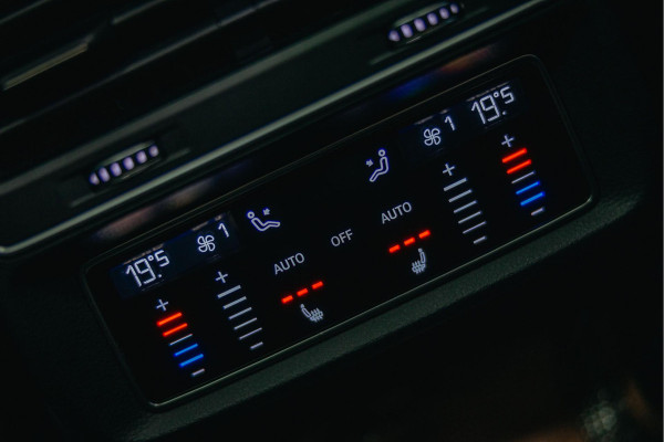 Audi RSQ8 4.0 TFSI quattro | B/ 3D | Carbon interieur en exterieur | Vossen | Rode Stiksels | Trekhaak |