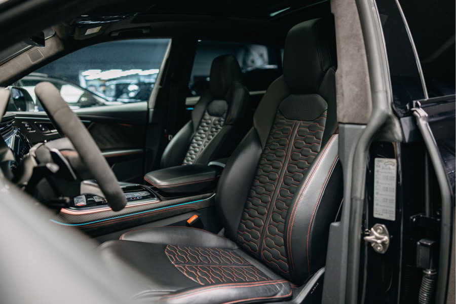 Audi RSQ8 4.0 TFSI quattro | B/ 3D | Carbon interieur en exterieur | Vossen | Rode Stiksels | Trekhaak |