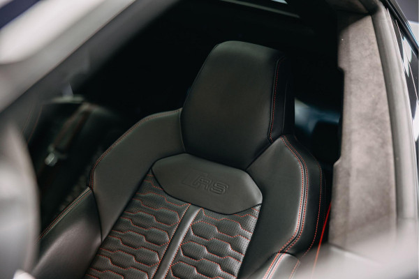 Audi RSQ8 4.0 TFSI quattro | B/ 3D | Carbon interieur en exterieur | Vossen | Rode Stiksels | Trekhaak |