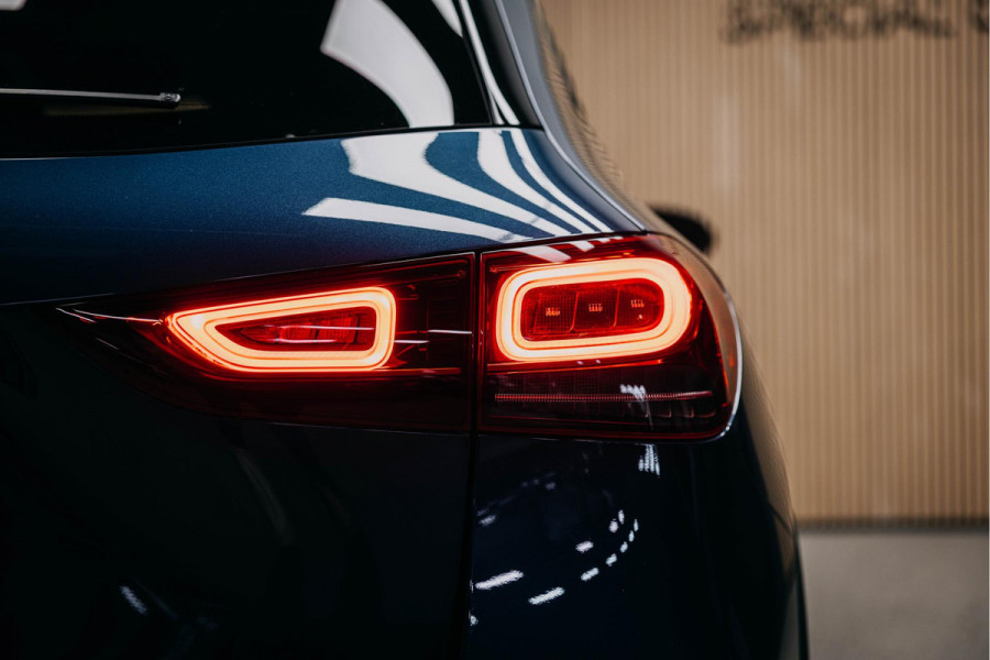 Mercedes-Benz GLA 180 d Business Solution AMG | AMG-Line | Pano | Stoelverwarming | Achteruitrijcamera |