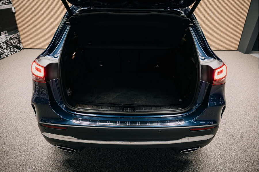 Mercedes-Benz GLA 180 d Business Solution AMG | AMG-Line | Pano | Stoelverwarming | Achteruitrijcamera |