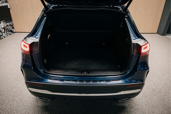 Mercedes-Benz GLA 180 d Business Solution AMG | AMG-Line | Pano | Stoelverwarming | Achteruitrijcamera |