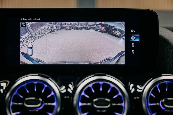 Mercedes-Benz GLA 180 d Business Solution AMG | AMG-Line | Pano | Stoelverwarming | Achteruitrijcamera |