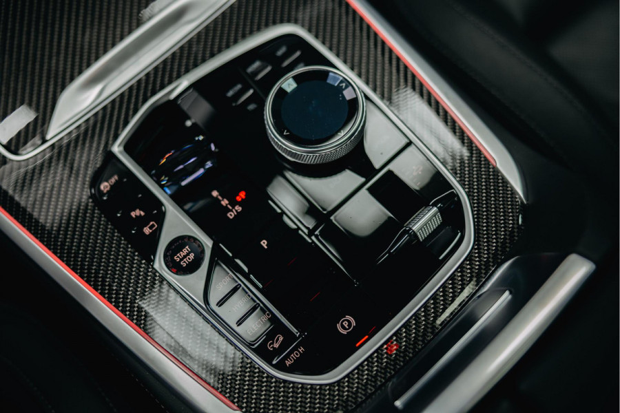 BMW X5 xDrive50e | M uitgevoerd | Trekhaak | Alcantara hemel | Luchtvering | Full PPF in- en exterieur | Skylounge |