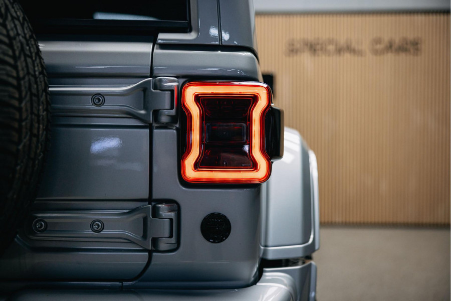 Jeep Wrangler Unlimited 4xe 380 Sahara | Corse Edition Custom Made | Hybride | Stuur- en Stoelverwarming | Achteruitrijcamera |