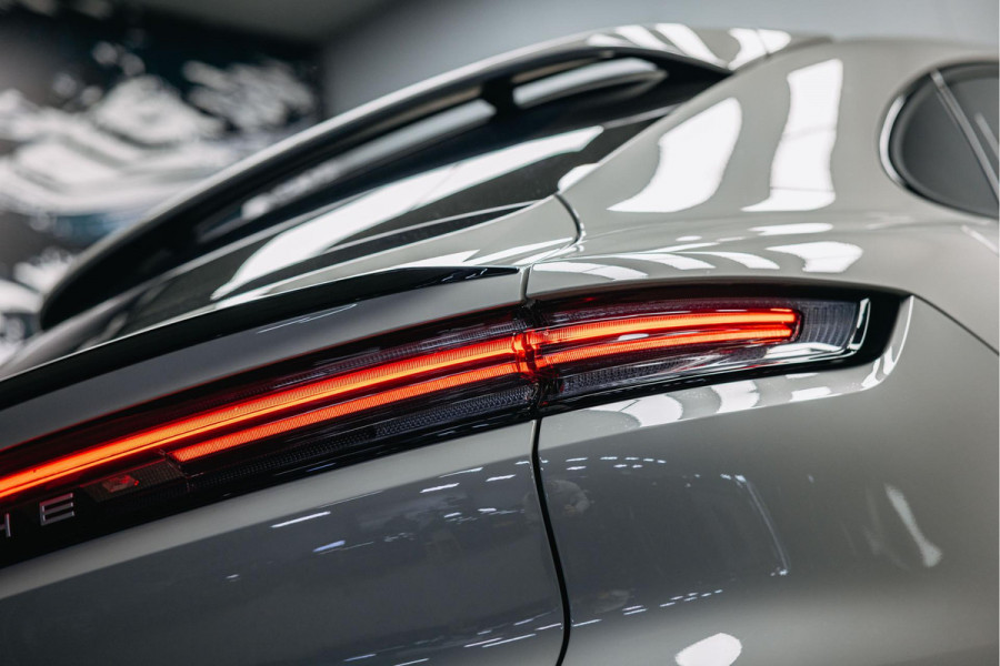 Porsche Cayenne Coupé 3.0 E-Hybrid | Head-up | Bose | Sport Chrono | Stuurverwarming | Stoelverwarming en verkoeling | Trekhaak | Kreide |