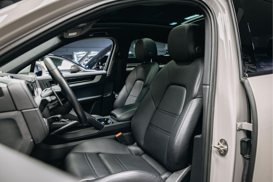 Porsche Cayenne Coupé 3.0 E-Hybrid | Head-up | Bose | Sport Chrono | Stuurverwarming | Stoelverwarming en verkoeling | Trekhaak | Kreide |