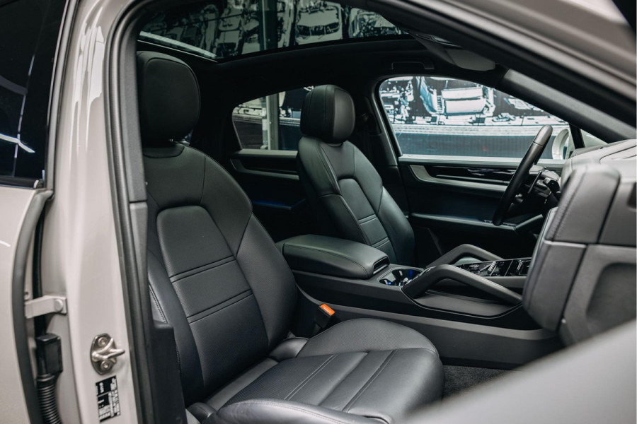 Porsche Cayenne Coupé 3.0 E-Hybrid | Head-up | Bose | Sport Chrono | Stuurverwarming | Stoelverwarming en verkoeling | Trekhaak | Kreide |