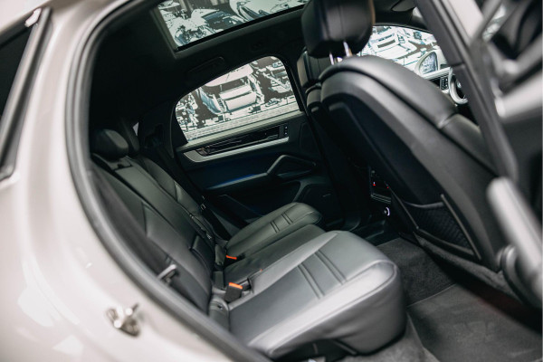 Porsche Cayenne Coupé 3.0 E-Hybrid | Head-up | Bose | Sport Chrono | Stuurverwarming | Stoelverwarming en verkoeling | Trekhaak | Kreide |