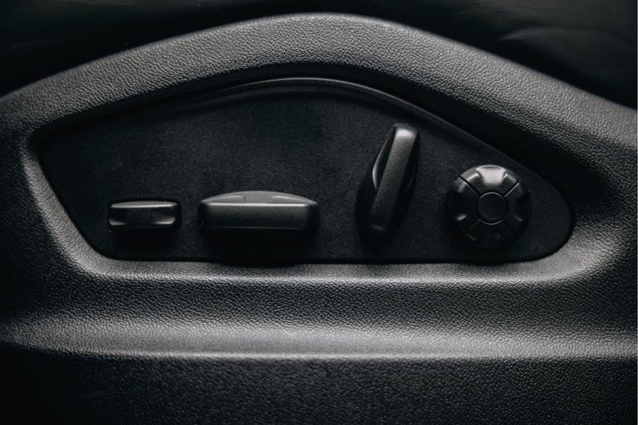 Porsche Cayenne Coupé 3.0 E-Hybrid | Head-up | Bose | Sport Chrono | Stuurverwarming | Stoelverwarming en verkoeling | Trekhaak | Kreide |