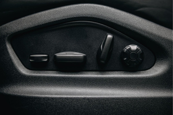 Porsche Cayenne Coupé 3.0 E-Hybrid | Head-up | Bose | Sport Chrono | Stuurverwarming | Stoelverwarming en verkoeling | Trekhaak | Kreide |