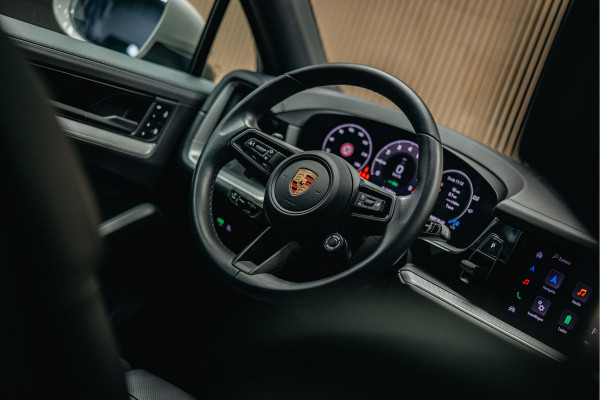 Porsche Cayenne Coupé 3.0 E-Hybrid | Head-up | Bose | Sport Chrono | Stuurverwarming | Stoelverwarming en verkoeling | Trekhaak | Kreide |